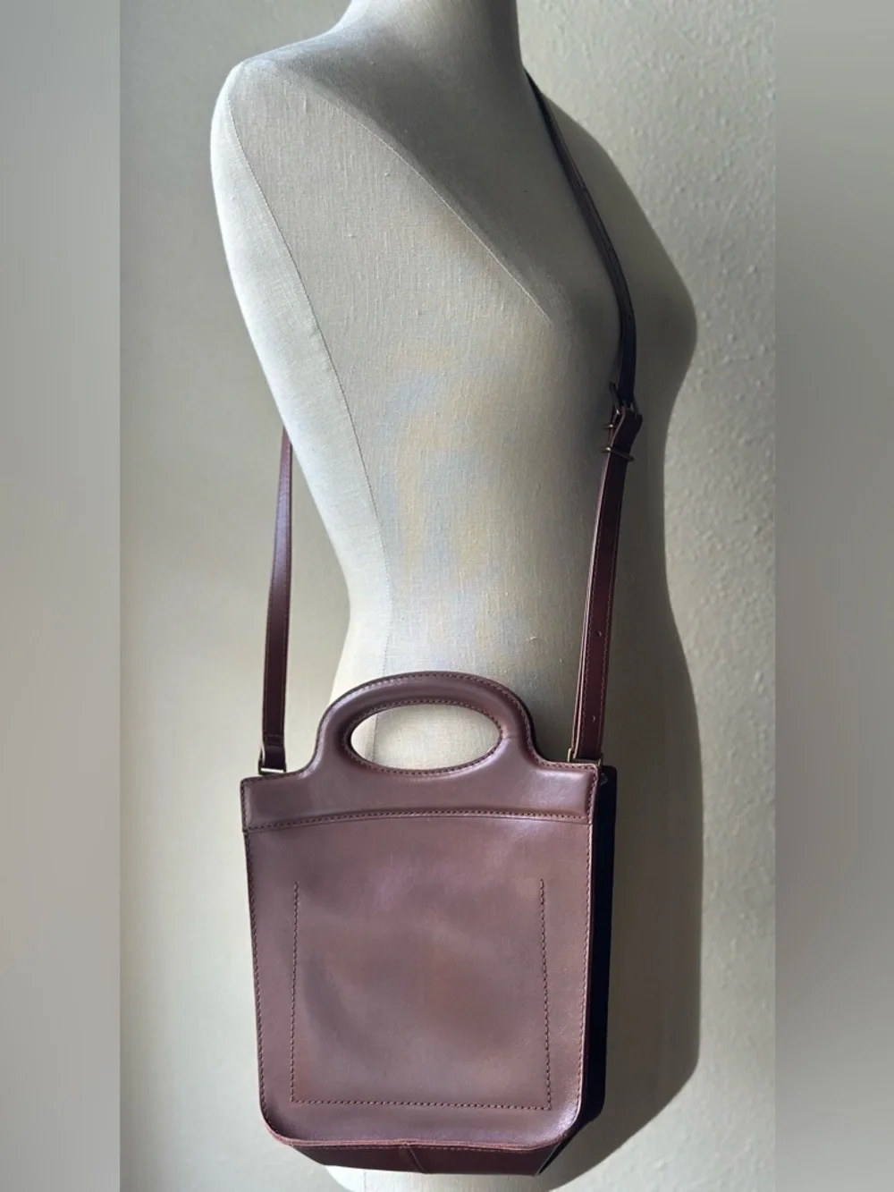 Madewell The Toggle Crossbody Bag in Cherry Wood Leather - Picture 2 of 11